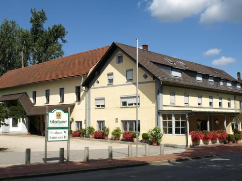 Neufahrn in Niederbayern House | Pet-Friendly Gasthof Ramsauer: Rated 8.5/10 by Guests