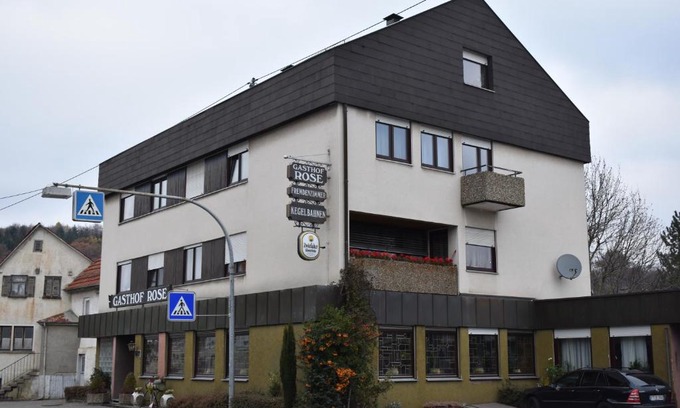 Reutlingen-Bronnweiler Hotel | Cozy Gasthof Rose with Onsite Restaurant & Great Reviews