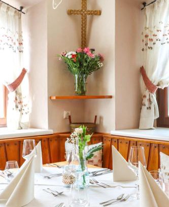 Straß in Steiermark House | Pet-Friendly Gasthof Sauer GmbH with Family Amenities