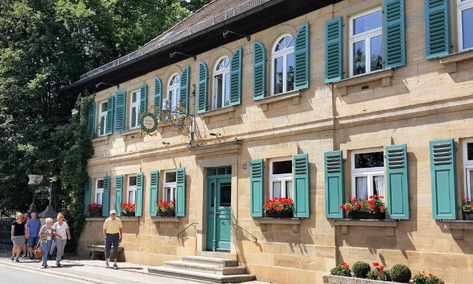 Wernsdorf House | Discover Gasthof Schiller: Pet-Friendly Haven Near Bamberg