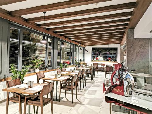 Lienz Hotel | Discover Gasthof Schlossberghof: Family-Friendly Getaway