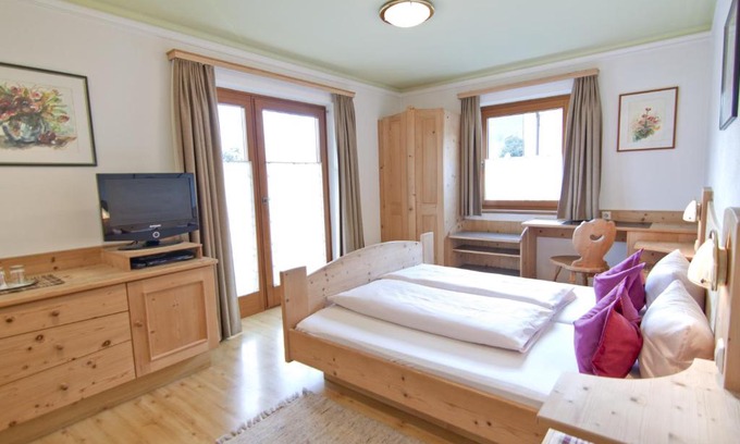 Matrei in Osttirol Hotel | Gasthof Sonne: Oceanfront Retreat with High Guest Ratings