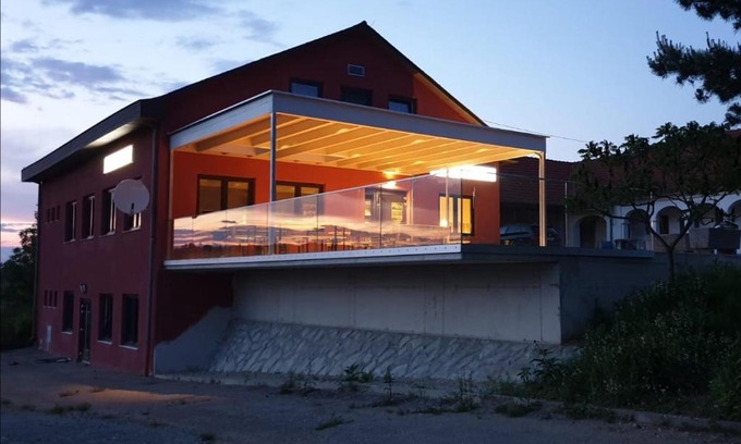 Litzelsdorf House | Gasthof Sonnenterrasse: 24h Self-Check-in & Family-Friendly