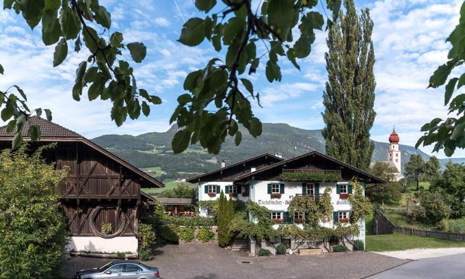 Castelrotto Hotel | Pet-Friendly Gasthof Tschötscherhof with Ocean Views