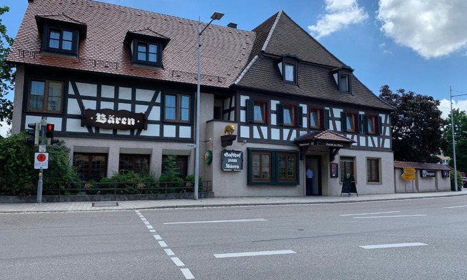 Asperg Hotel | Cozy Gasthof zum Bären: Family-Friendly & Pet Welcoming