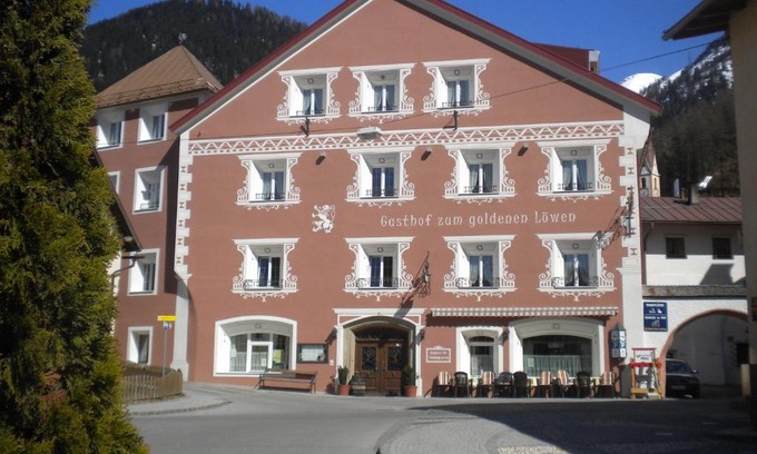 Nauders Hotel | Cozy Gasthof zum goldenen Löwen with Oceanfront Views