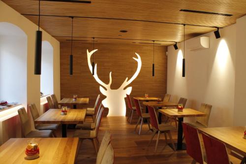 Magre sulla Strada del Vino Hotel | Elegant Gasthof Zum Hirschen Margreid - Rated 9/10 with Pets Welcome