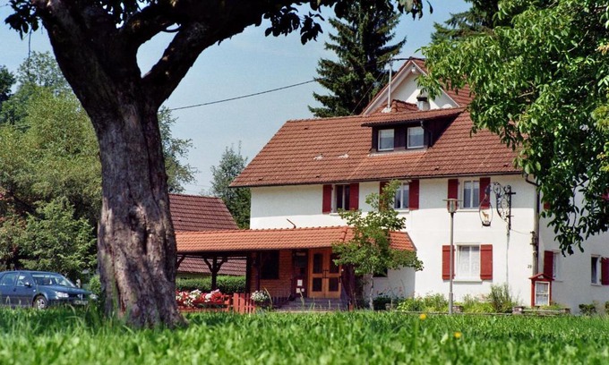 Goppertsweiler House | Discover Gasthof zum Hirsch: Pet-Friendly with Breakfast