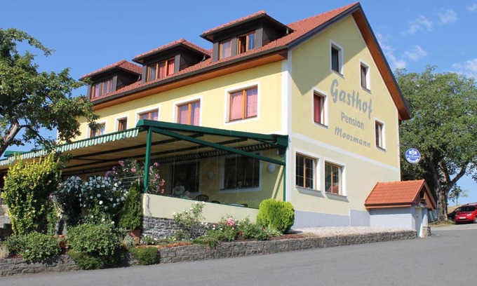 Krast Hotel | Family-Friendly Gasthof zum Moosmann with Great Amenities