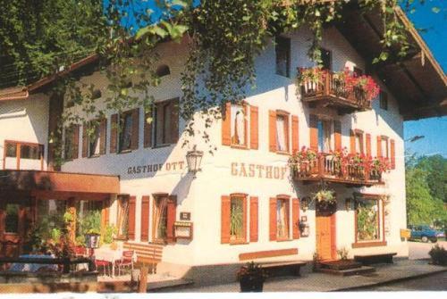 Staudach-Egerndach House | Discover Gasthof Zum Ott: Pet-Friendly & Family Ready Stay