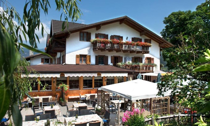 Fie allo Sciliar Hotel | Oceanfront Retreat at Gasthof zum Schlern - Rated 8.1/10