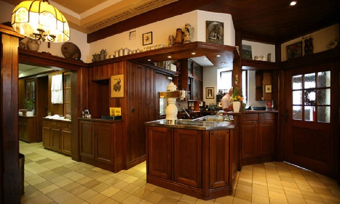 Kurnach House | Experience Comfort at Gasthof zum Schwan with Dining & Family Fun