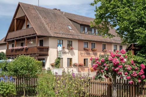 Reichardsroth Hotel | Discover Gasthof Zur frohen Einkehr: Pet-Friendly Retreat