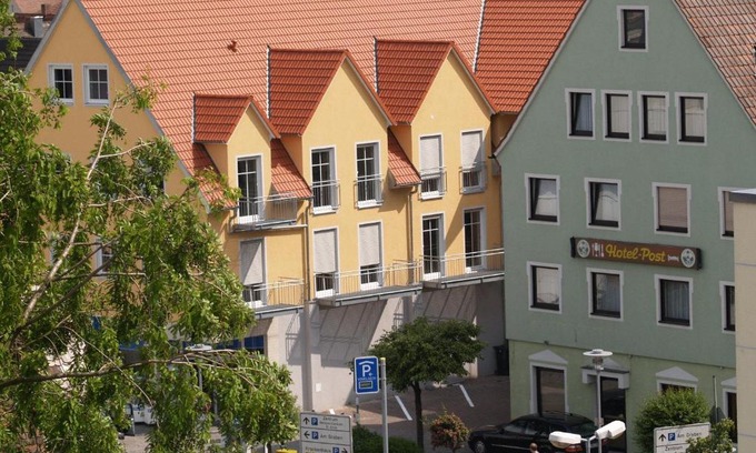 Hochstadt an der Aisch Hotel | Pet-Friendly Retreat at Gasthof zur Post with Great Amenities