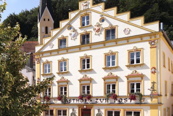 Riedenburg Hotel | Pet Friendly Gasthof zur Post with Breakfast & Restaurant