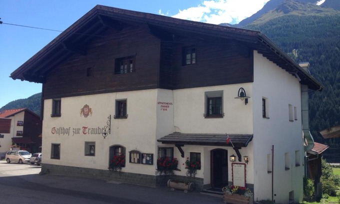 Pettneu am Arlberg Hotel | Guest Rated: Gasthof zur Traube with Pool & Pet-Friendly Stays