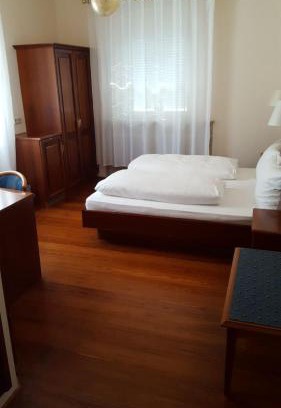 Biberach an der Riss House | Family-Friendly Gaststätte Peperoni with Dining Delights