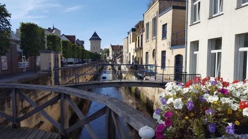 Valkenburg aan de Geul House | Cozy Gastsuite in Valkenburg with Kitchen Amenities