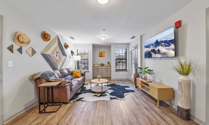 Huntsville Apartment | Cozy Western 1BR Apt with Free Parking & Fast WiFi