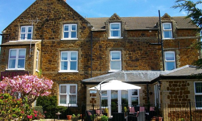 Hunstanton House | Premier Ocean View at Gate Lodge Guest House - 10/10 Rated