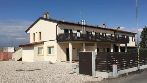 Sud-Ovest Apartment | Discover Comfort at Gate To Verona - 9/10 Guest Rated!