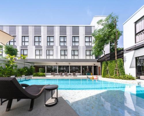 Racha Thewa Hotel | Experience Comfort at Gate43 Airport Hotel - 4-Star Retreat