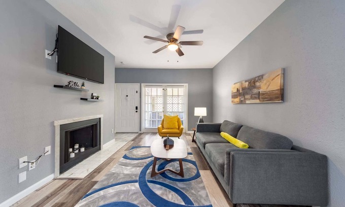 Astrodome House | Gated 2BR Townhouse, Pool & Patio/Near Museums