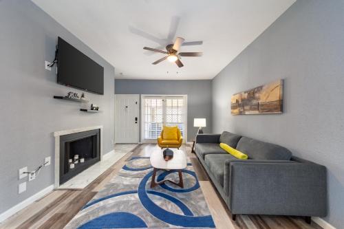 Astrodome Apartment | Gated 2BR Townhouse, Pool & Patio, Near Museums