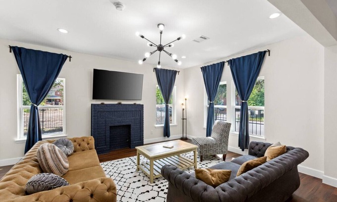 South Central Houston House | Top-Rated 3BR Retreat near U of H & Medical Center