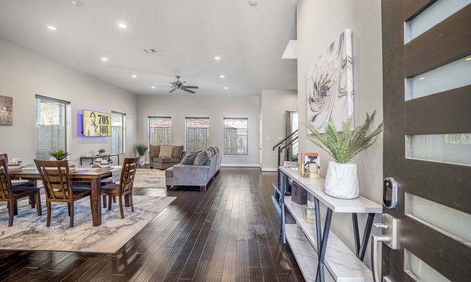 OST - South Union House | 4BR Home with Hot Tub Near Downtown - Rated 10/10 by Guests