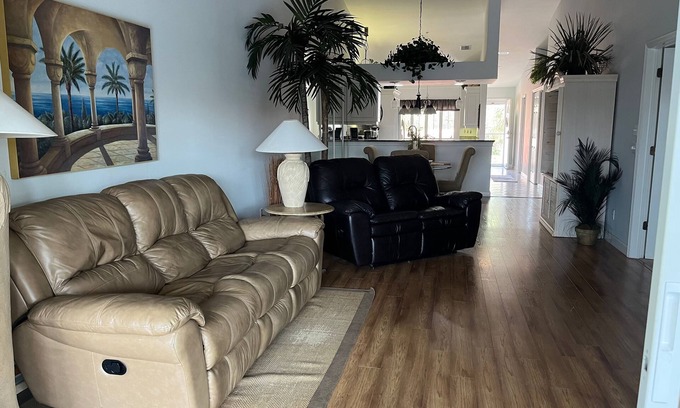 Naples Condo | Idyllic Retreat with Pool, Ocean View & Tennis Access
