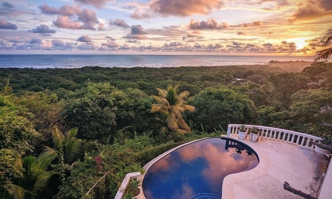 Nosara Villa | Gated Estate, Amazing View, Ideal for 8+ People