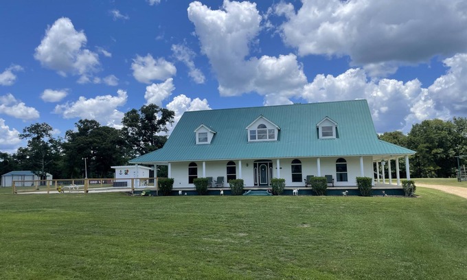 Perkinston Other | Idyllic Farmhouse Retreat with Pool & Creek Access