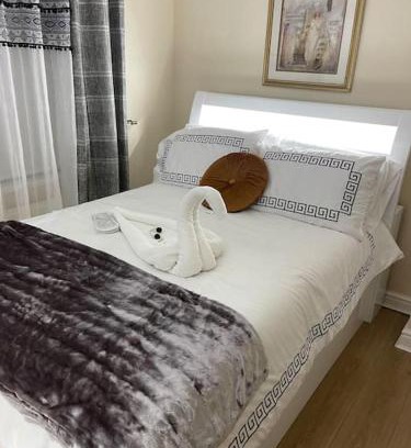Smethwick House | Child-Friendly Gated Home Near Birmingham City Centre