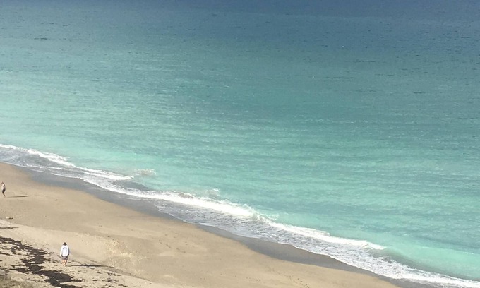 Hutchinson Island South Condo | Oceanfront Condo with Pool & Tennis Courts - Top Rated Stay
