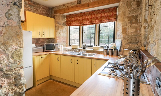 Polesworth Cottage | Gatehouse Croft: Pet Friendly with Breakfast & Kitchen Access