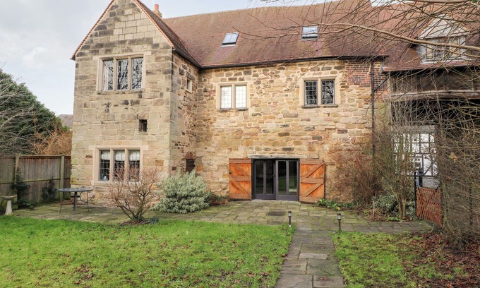 Polesworth Cottage | GATEHOUSE CROFT: Pet-Friendly Retreat with Cozy Fireplace