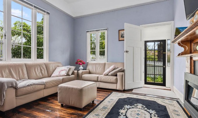 New Town House | Family-Friendly Gatehouse on Stoke with Great Reviews