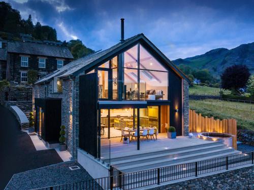 Coniston House | Elegant Gatesgarth: 5-Star Haven for Families and Pets