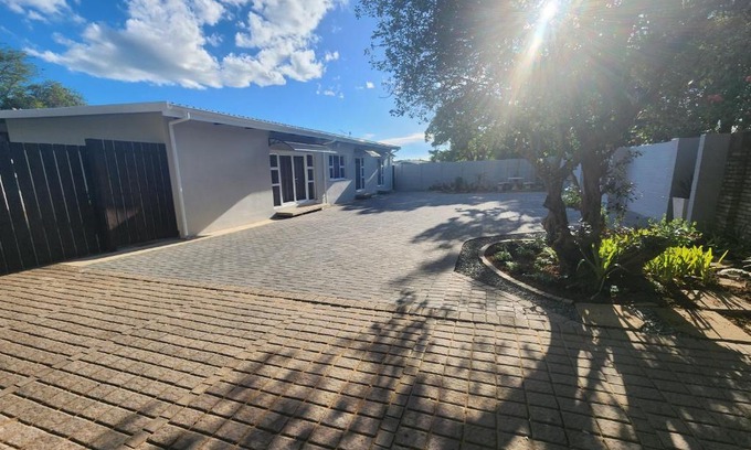 Vryheid House | Family-Friendly Gateway@134 Guesthouse with High Ratings