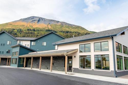 Seward Hotel | Gateway Hotel: Family-Friendly Stay with Accessible Amenities