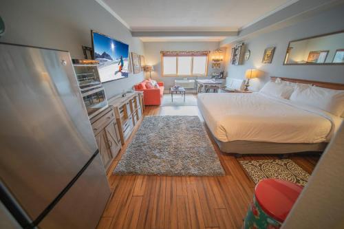 Mountain House House | Gateway Lodge 5084: Guest Rated Perfect with Pool & Hot Tub