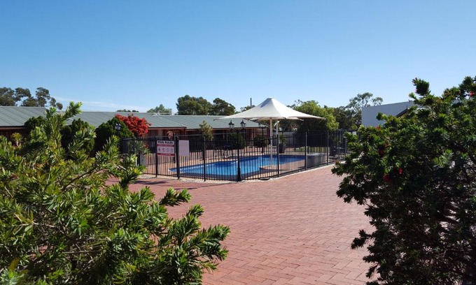 Broken Hill Hotel | Gateway Motor Inn: Self Check-In with Oceanfront Views