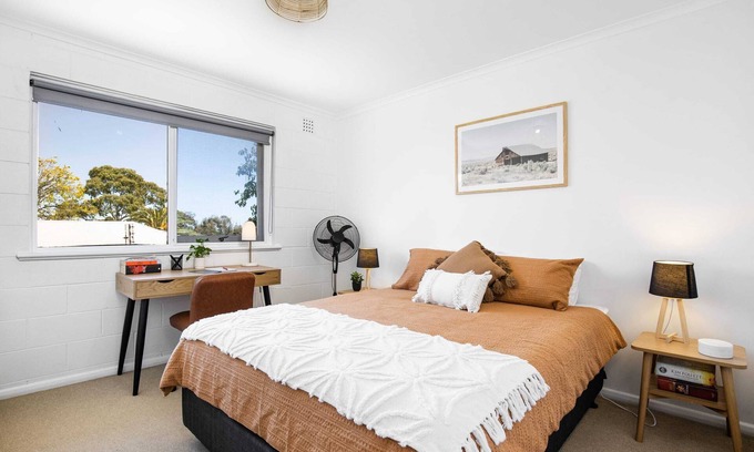 Bedford Park Apartment | Comfortable Gateway Retreat near Flinders Uni & Hospital