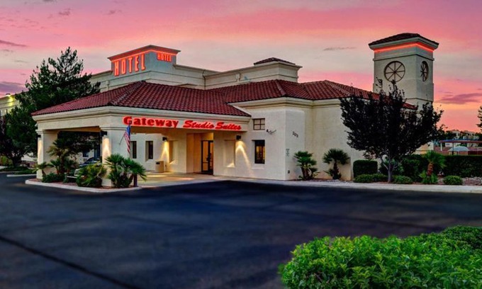 Sierra Vista Hotel | Cozy Gateway Studio Suites with Oceanfront Amenities