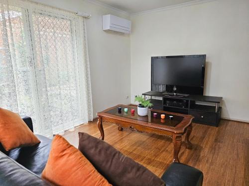 Chadstone Apartment | Family-Friendly Townhouse: Gateway to Chadstone Awaits