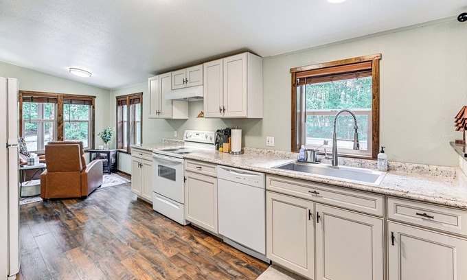 Packwood Cottage | Gateway to Mt Rainier: Riverfront Haven w/ Hot Tub