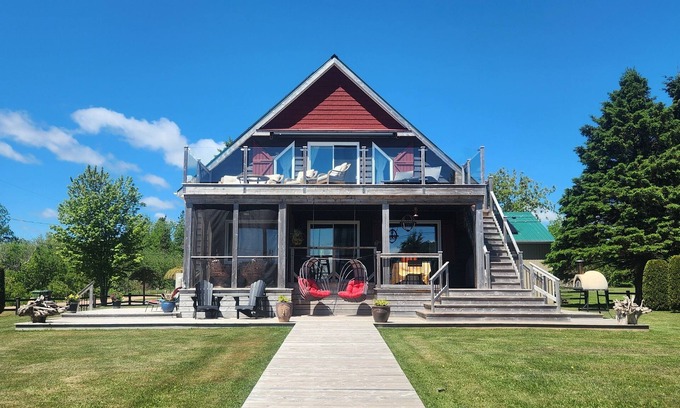 Tyne Valley Cottage | Family-Friendly Cottage Home PEI: Perfect for Gatherings