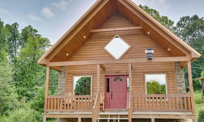 Pittman Center Cabin | Gatlinburg Getaway: 2 Bedrooms with Pool & Spa Amenities