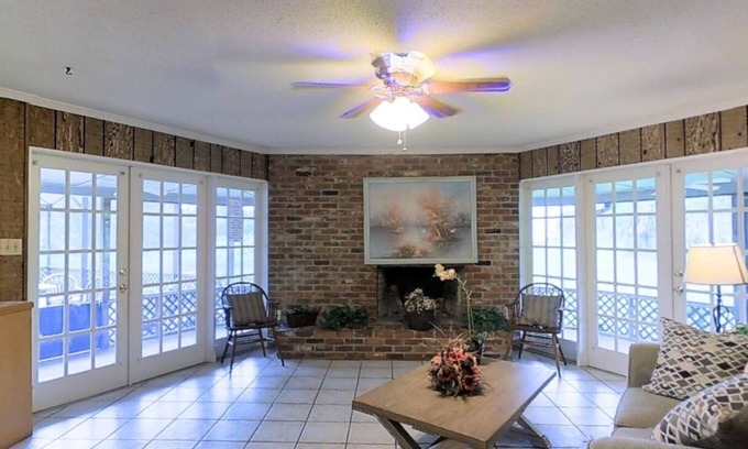 Oviedo House | Serene Lakeside Escape with Kitchen and Ocean View